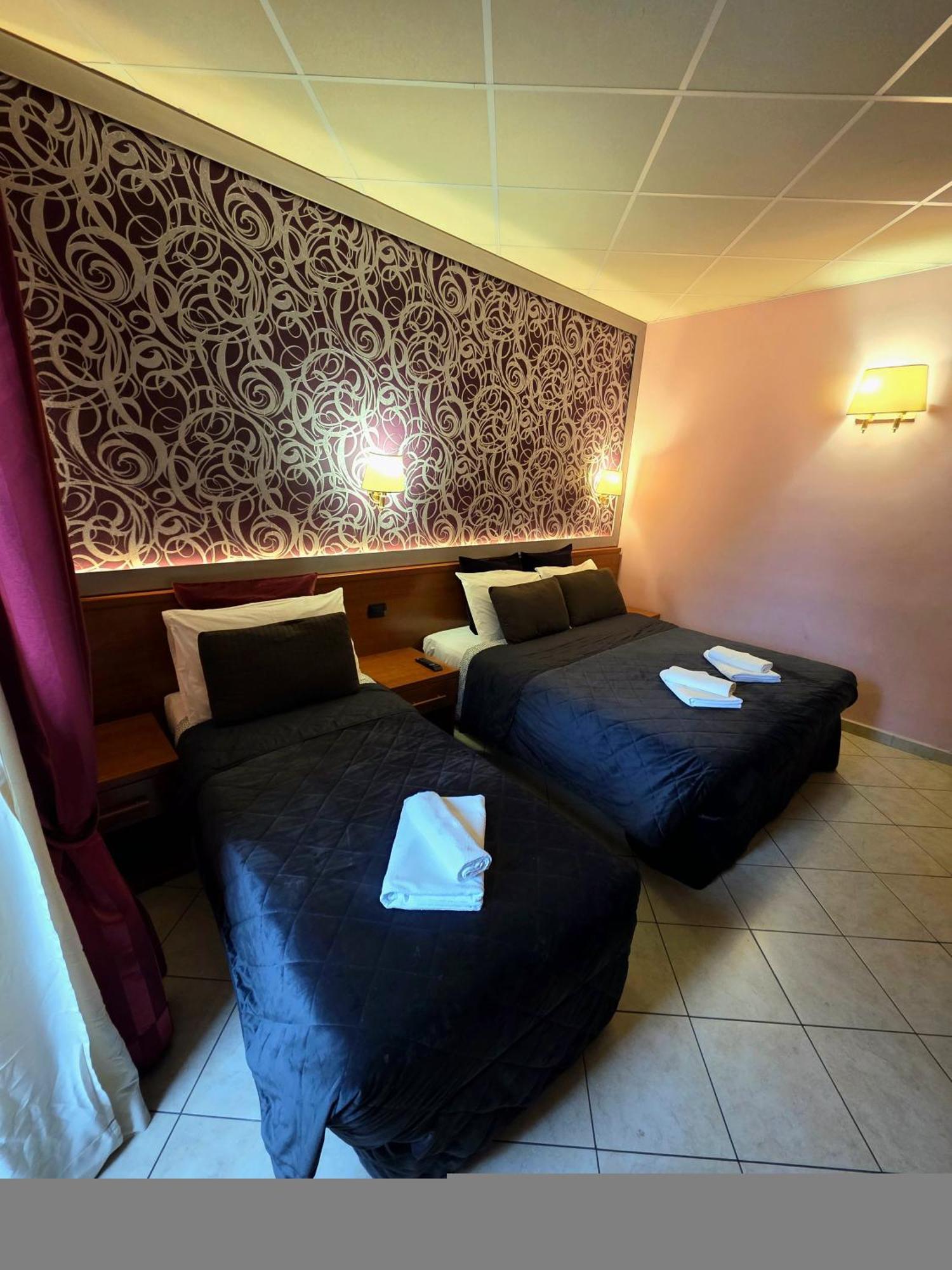 In Roma Vale&Hillary Colosseo B&B Eksteriør bilde